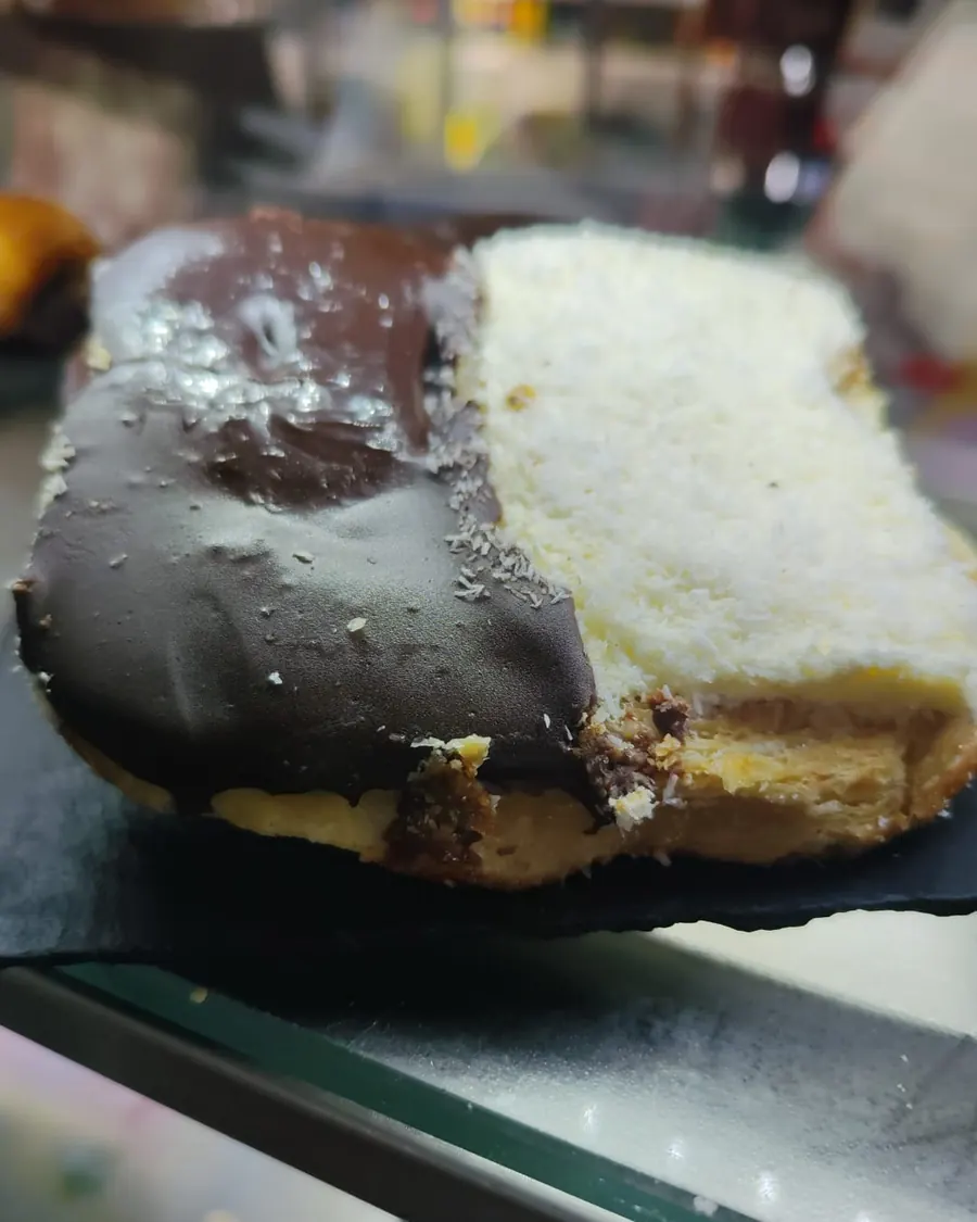 Palmera de chocolate y coco en la pastelería GOLOSO de Deusto